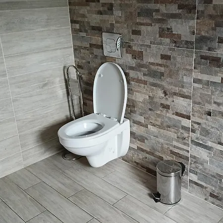 Apartment Mysliwska: Chocznia Retreat With Pool Near Zator And Energylandia Wadowice