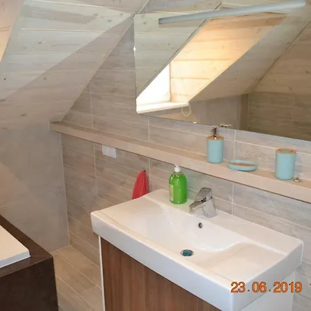 Apartment Mysliwska: Chocznia Retreat With Pool Near Zator And Energylandia *